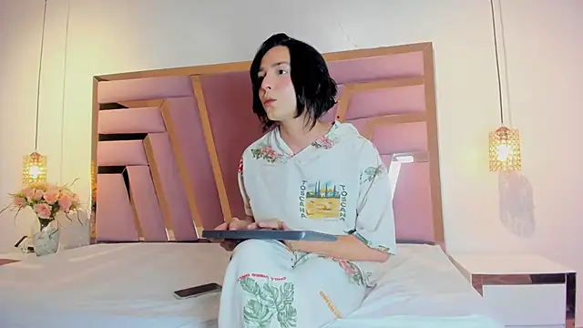 Jiggly   online show from 11-11-25, 10:47