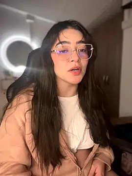 Lia flowers online show from 10-28-25, 12:33