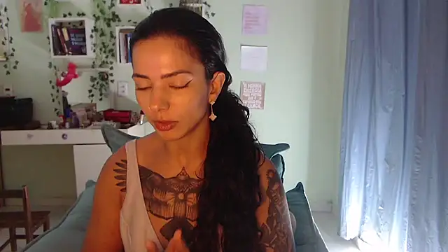 Snapshot of BeellyDance chatting on 05-06-26, 03:38 BeellyDance online show from 05-06-26, 03:38
