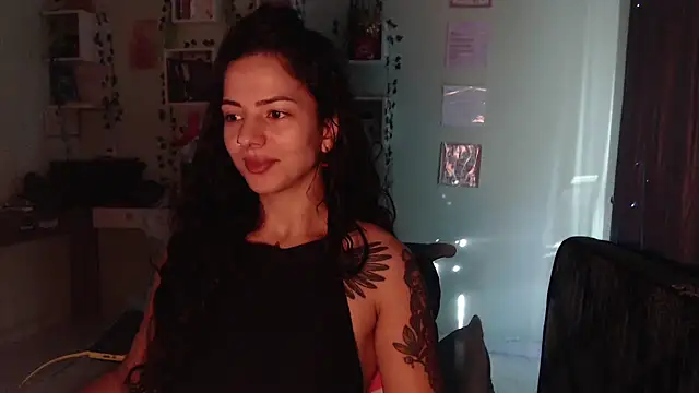 Snapshot of BeellyDance chatting on 06-13-26, 12:58 BeellyDance online show from 06-13-26, 12:58