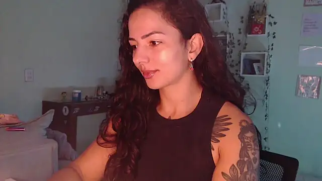 Snapshot of BeellyDance chatting on 06-21-26, 01:17 BeellyDance online show from 06-21-26, 01:17
