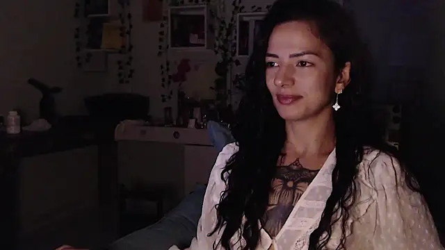 Snapshot of BeellyDance chatting on 04-22-26, 04:19 BeellyDance online show from 04-22-26, 04:19