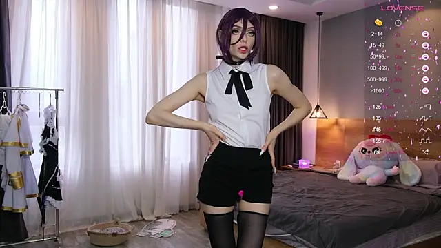 HolliWould  online show from 12-17-25, 08:08