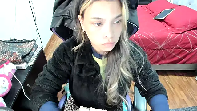 Snapshot of LuisaReyes_2911 chatting on 11-01-25, 01:34 LuisaReyes 2911 online show from 11-01-25, 01:34