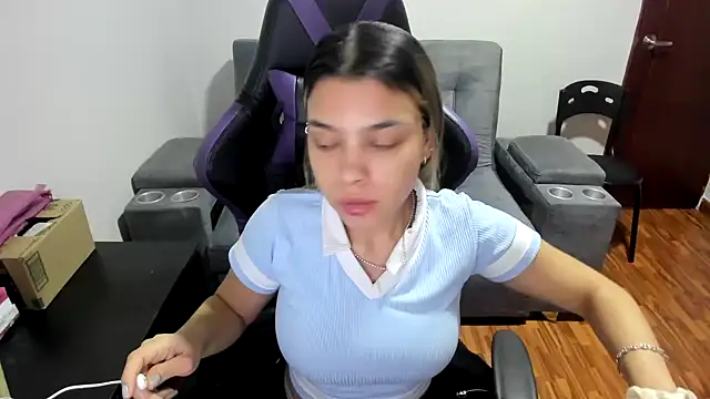 Snapshot of LuisaReyes_2911 chatting on 01-13-25, 03:01 LuisaReyes 2911 online show from 01-13-25, 03:01