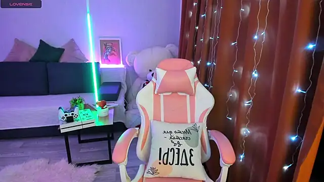 Queen baby online show from 12-18-25, 01:22