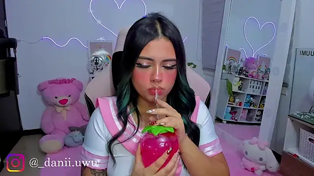 CuteDani  online show from 04-16-26, 05:19