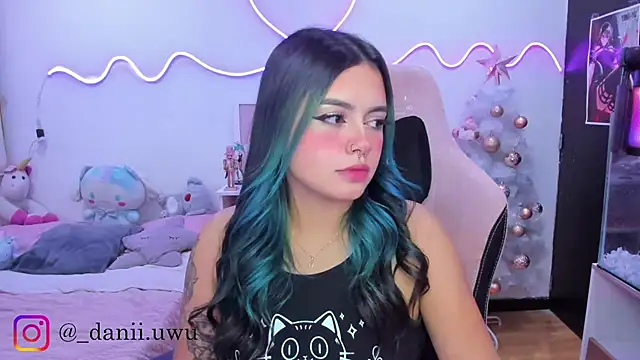 CuteDani  online show from 11-29-25, 09:20