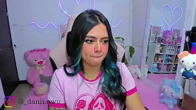 CuteDani  online show from 02-25-26, 04:45