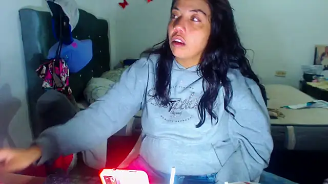 AmaraRoberts420 online show from 11-19-25, 01:27