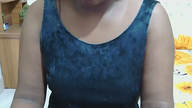 Snapshot of esita_1212 chatting on 11-10-25, 01:43 esita 1212 online show from 11-10-25, 01:43