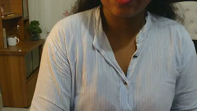 Snapshot of esita_1212 chatting on 09-24-25, 01:02 esita 1212 online show from 09-24-25, 01:02