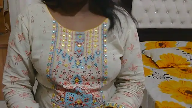 Snapshot of esita_1212 chatting on 05-30-26, 01:45 esita 1212 online show from 05-30-26, 01:45