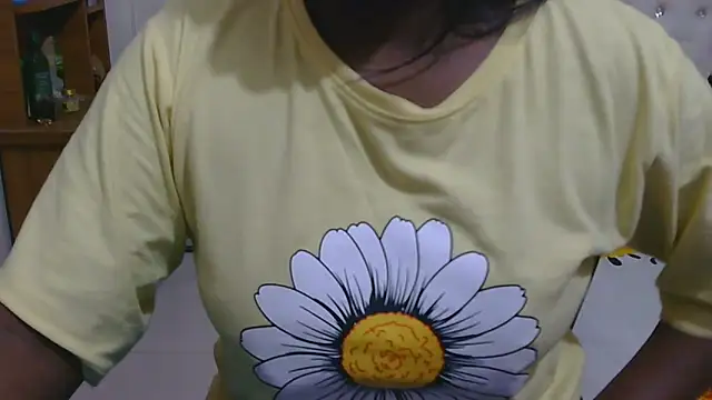 Snapshot of esita_1212 chatting on 05-08-26, 03:05 esita 1212 online show from 05-08-26, 03:05
