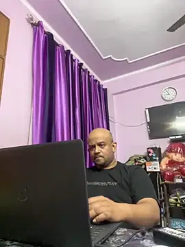 Dick 6inches online show from 10-27-25, 03:24