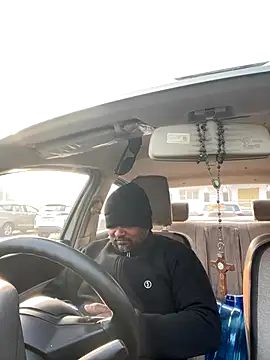 Dick 6inches online show from 12-17-25, 03:11