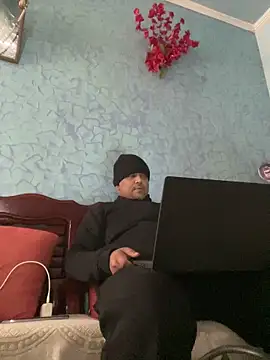 Dick 6inches online show from 12-20-25, 08:06