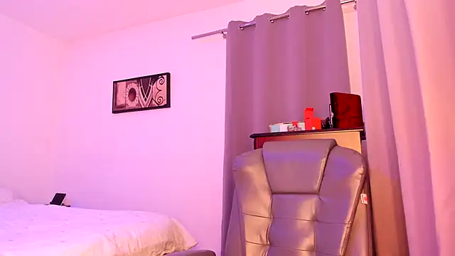 leilahot14 online show from 03-04-26, 06:15