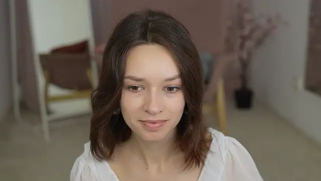 Snapshot of VivianLy_ chatting on 01-06-25, 07:20 VivianLy  online show from 01-06-25, 07:20