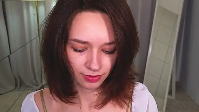 Snapshot of VivianLy_ chatting on 12-27-24, 11:28 VivianLy  online show from 12-27-24, 11:28