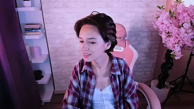 Snapshot of VivianLy_ chatting on 09-23-25, 11:06 VivianLy  online show from 09-23-25, 11:06