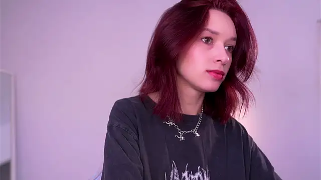 Snapshot of VivianLy_ chatting on 03-18-25, 08:17 VivianLy  online show from 03-18-25, 08:17