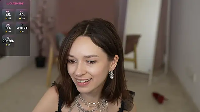 Snapshot of VivianLy_ chatting on 01-03-25, 11:14 VivianLy  online show from 01-03-25, 11:14