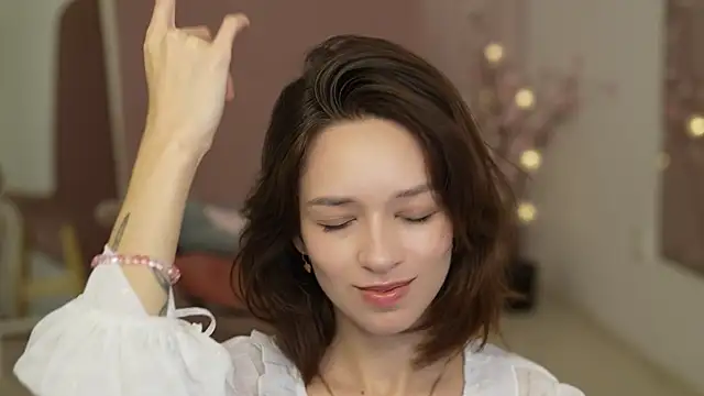 Snapshot of VivianLy_ chatting on 12-03-24, 07:38 VivianLy  online show from 12-03-24, 07:38