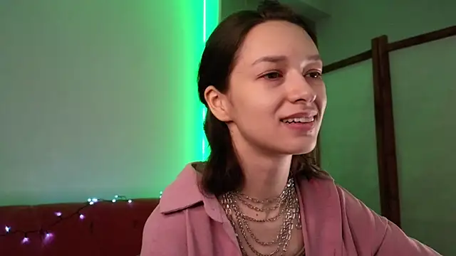 Snapshot of VivianLy_ chatting on 02-28-25, 10:30 VivianLy  online show from 02-28-25, 10:30