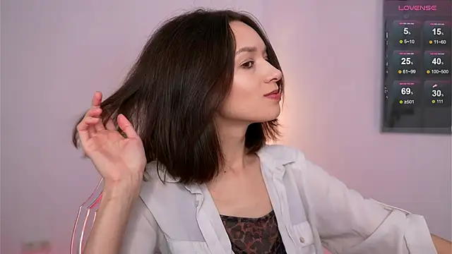 Snapshot of VivianLy_ chatting on 02-15-25, 09:27 VivianLy  online show from 02-15-25, 09:27