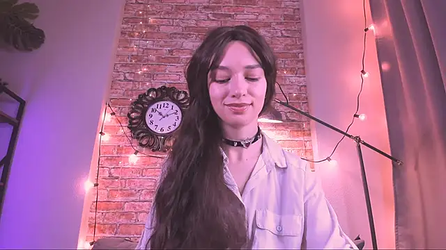 VivianLy  online show from 11-07-25, 12:21