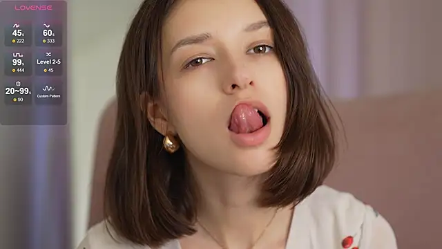 Snapshot of VivianLy_ chatting on 02-07-25, 10:50 VivianLy  online show from 02-07-25, 10:50