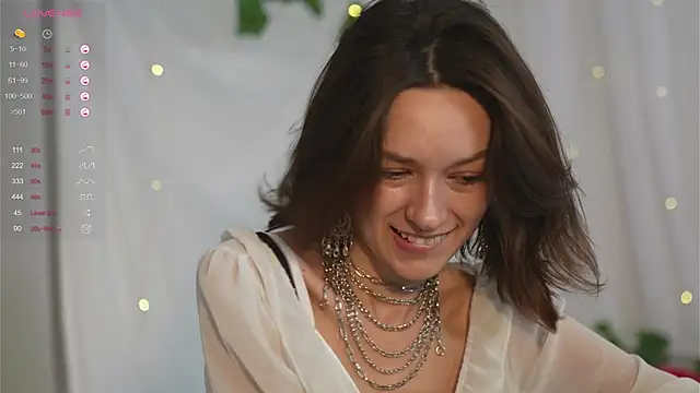 Snapshot of VivianLy_ chatting on 12-19-24, 10:56 VivianLy  online show from 12-19-24, 10:56