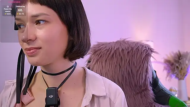 VivianLy  online show from 03-09-26, 11:58