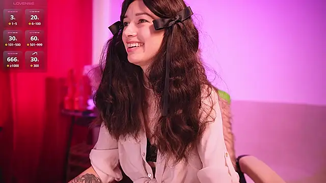 VivianLy  online show from 06-27-26, 10:21