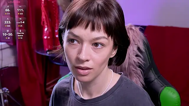 VivianLy  online show from 04-10-26, 06:31