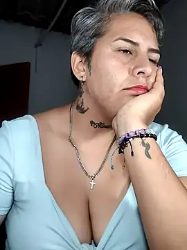 Snapshot of Yessi_rousse chatting on 06-11-26, 12:32 Yessi rousse online show from 06-11-26, 12:32
