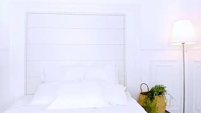 NaomiYuu online show from 11-18-25, 02:27