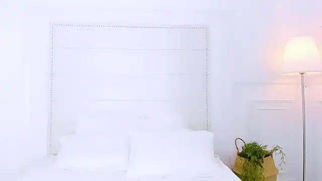 NaomiYuu online show from 11-29-25, 02:01