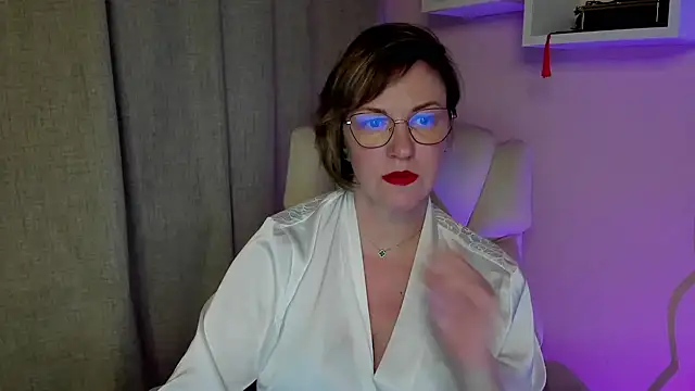 Snapshot of feliziaDesire chatting on 05-18-26, 06:12 feliziaDesire online show from 05-18-26, 06:12