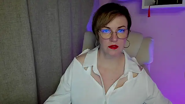 Snapshot of feliziaDesire chatting on 06-07-26, 06:07 feliziaDesire online show from 06-07-26, 06:07
