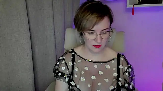 Snapshot of feliziaDesire chatting on 06-06-26, 04:56 feliziaDesire online show from 06-06-26, 04:56