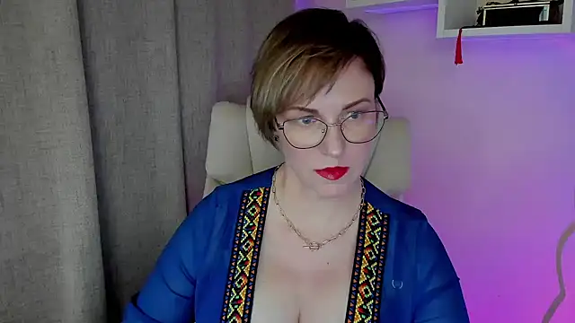 Snapshot of feliziaDesire chatting on 06-01-26, 11:21 feliziaDesire online show from 06-01-26, 11:21