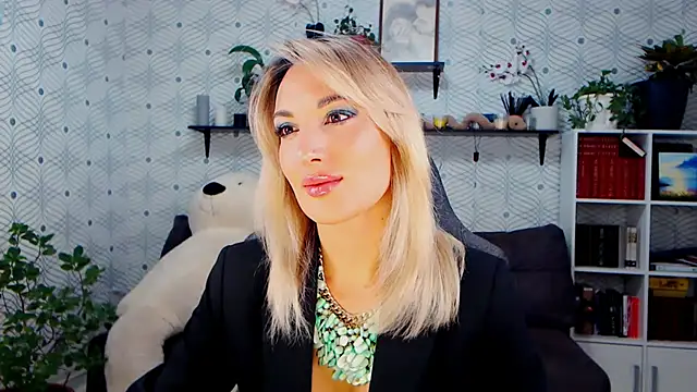 MillaXQueen online show from 11-18-25, 02:42