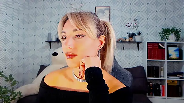 MillaXQueen online show from 10-11-25, 12:06