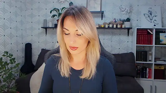 MillaXQueen online show from 05-27-26, 01:18