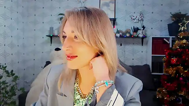 MillaXQueen online show from 12-20-25, 03:04