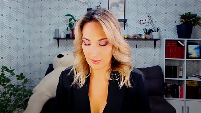 MillaXQueen online show from 11-15-25, 12:53