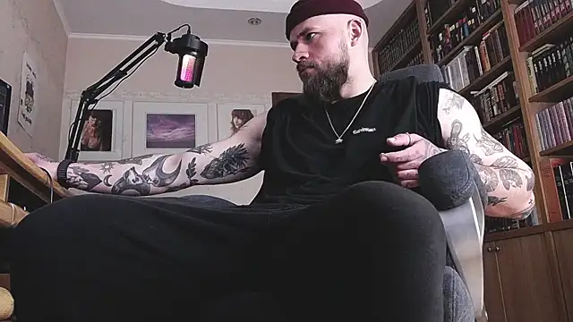 Snapshot of FindomJason chatting on 04-18-26, 07:00 FindomJason online show from 04-18-26, 07:00