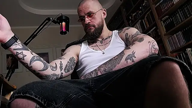 Snapshot of FindomJason chatting on 05-26-26, 09:29 FindomJason online show from 05-26-26, 09:29